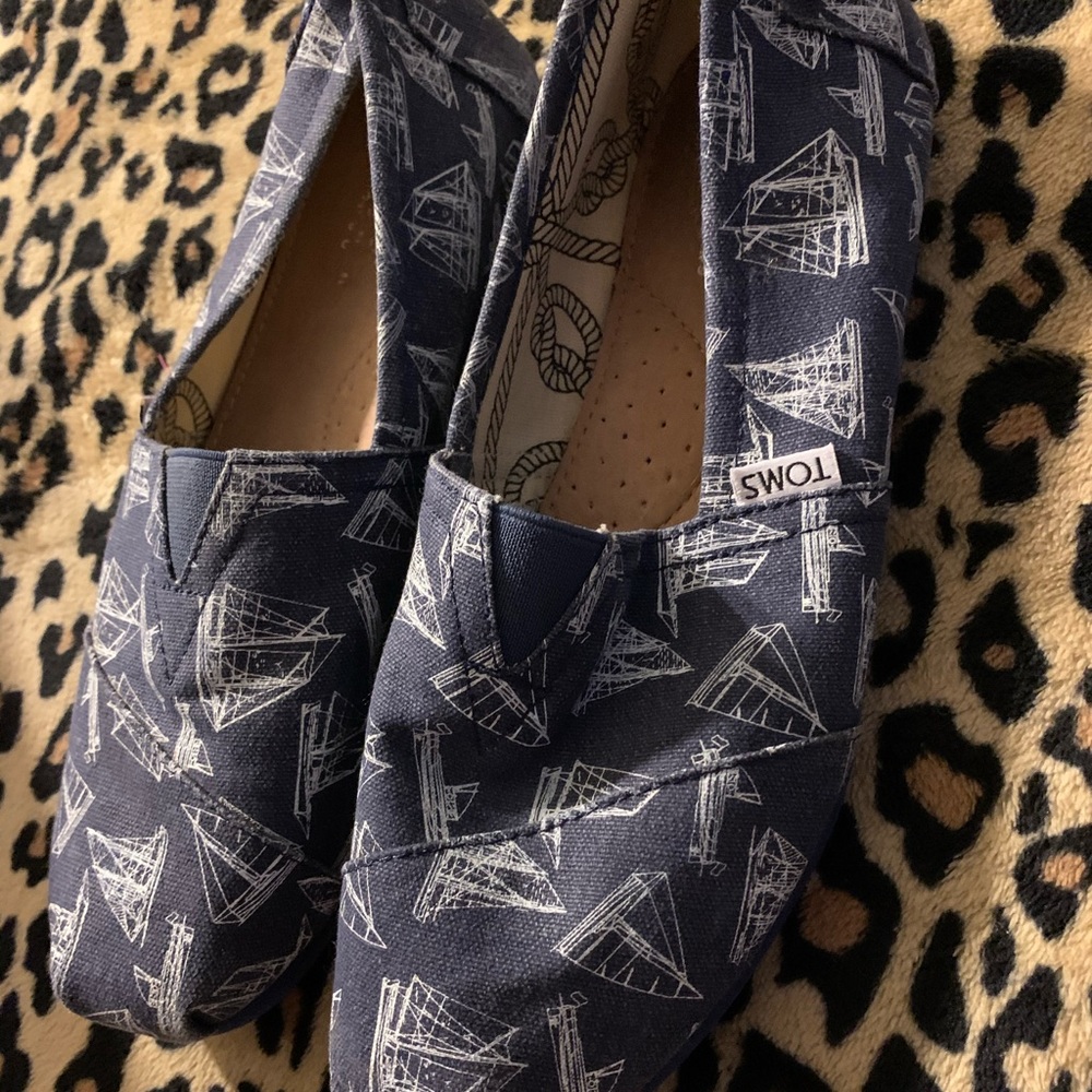 Toms